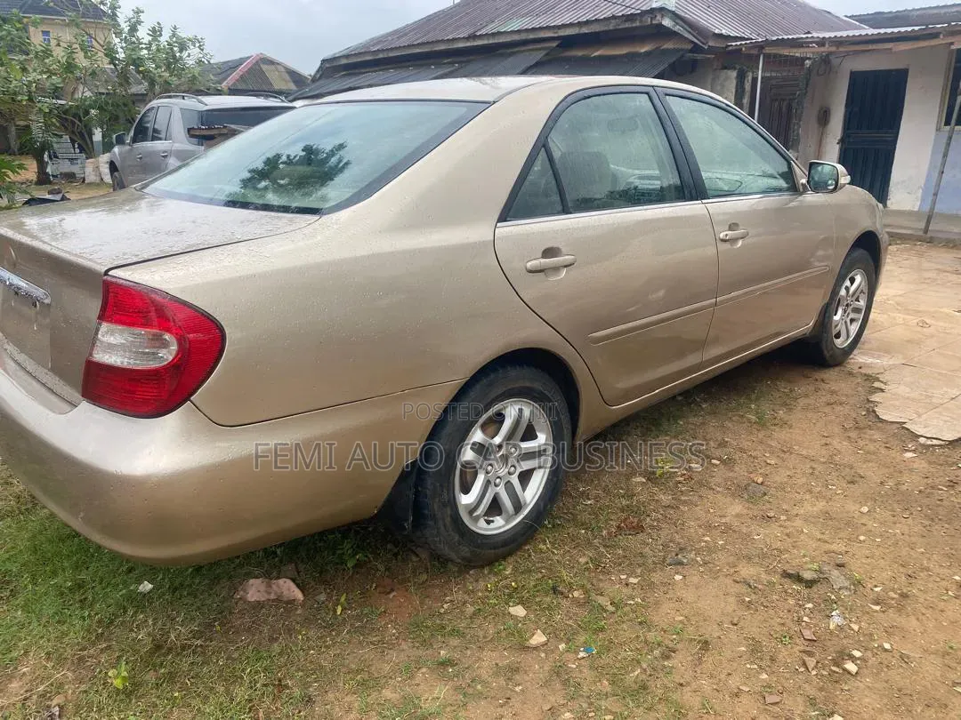 Toyota Camry 2004 Gold