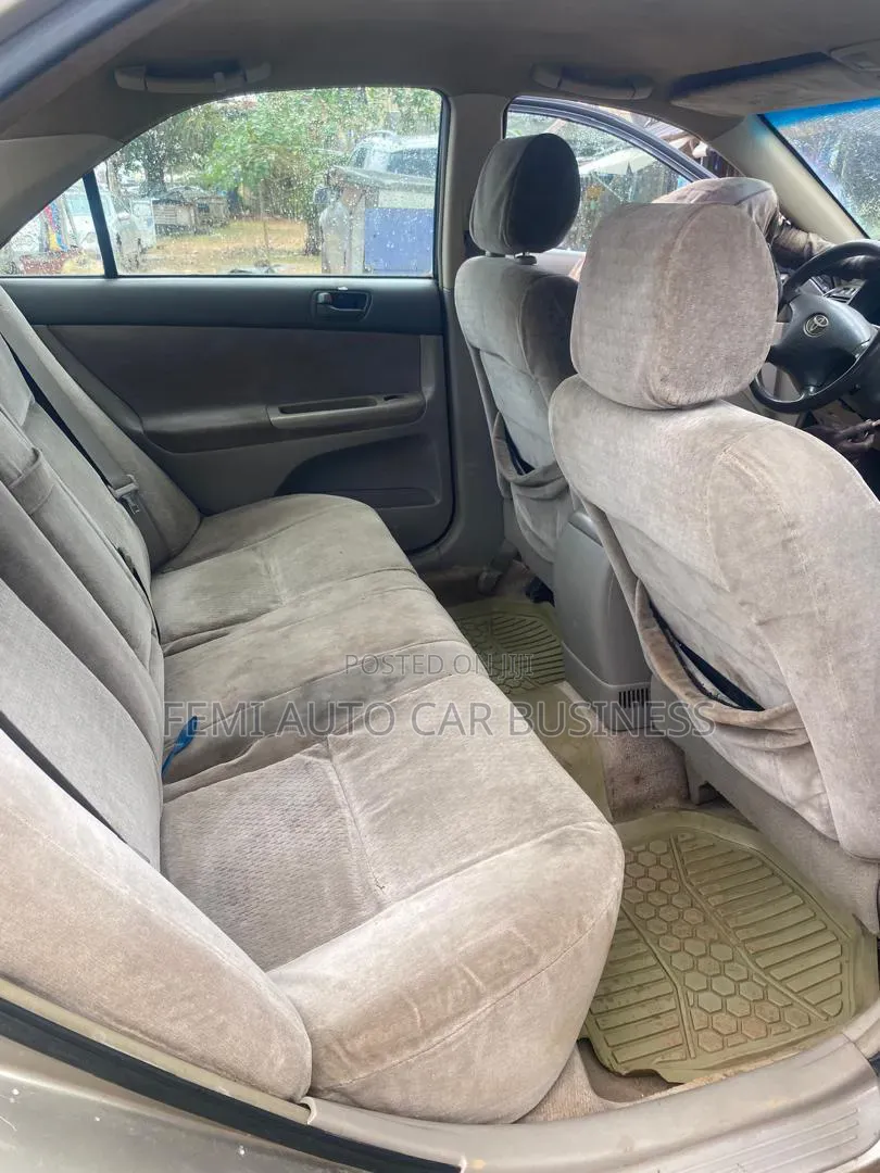 Toyota Camry 2004 Gold