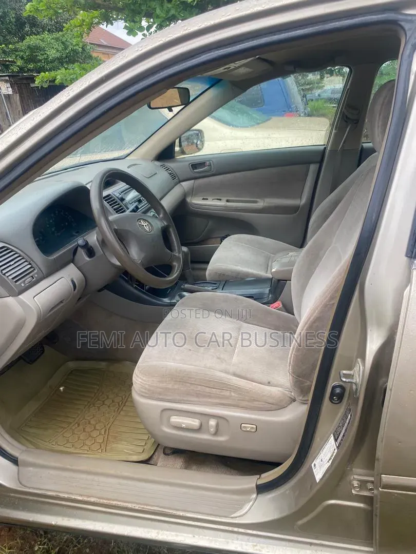 Toyota Camry 2004 Gold