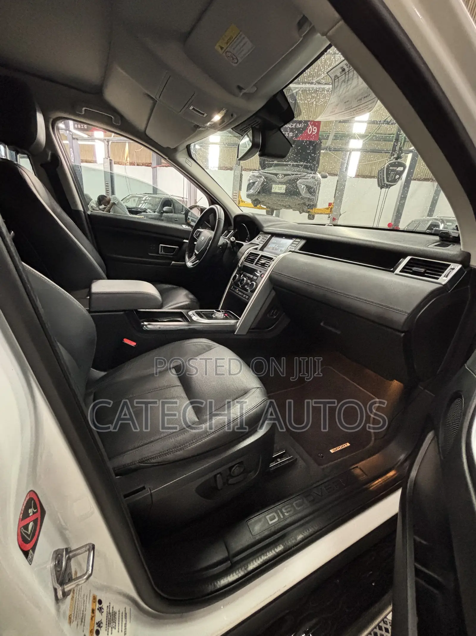 Land Rover Discovery 2015 White