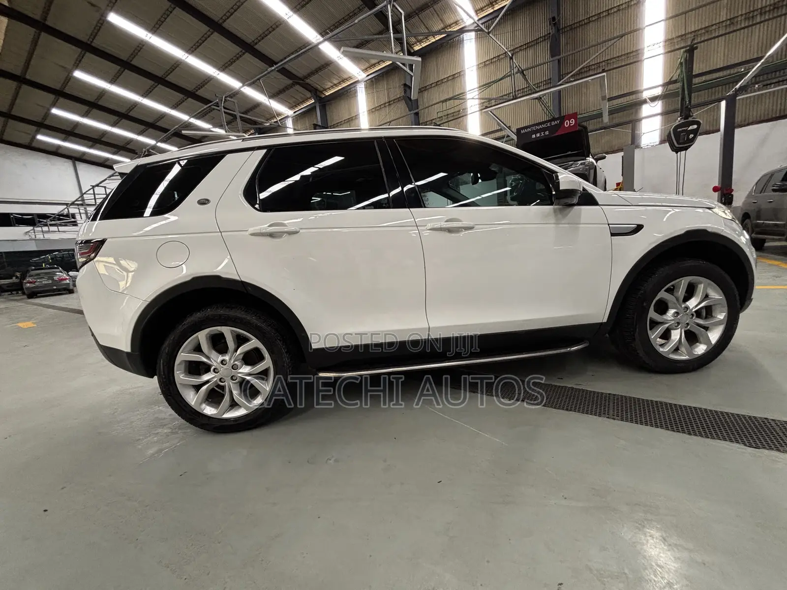 Land Rover Discovery 2015 White