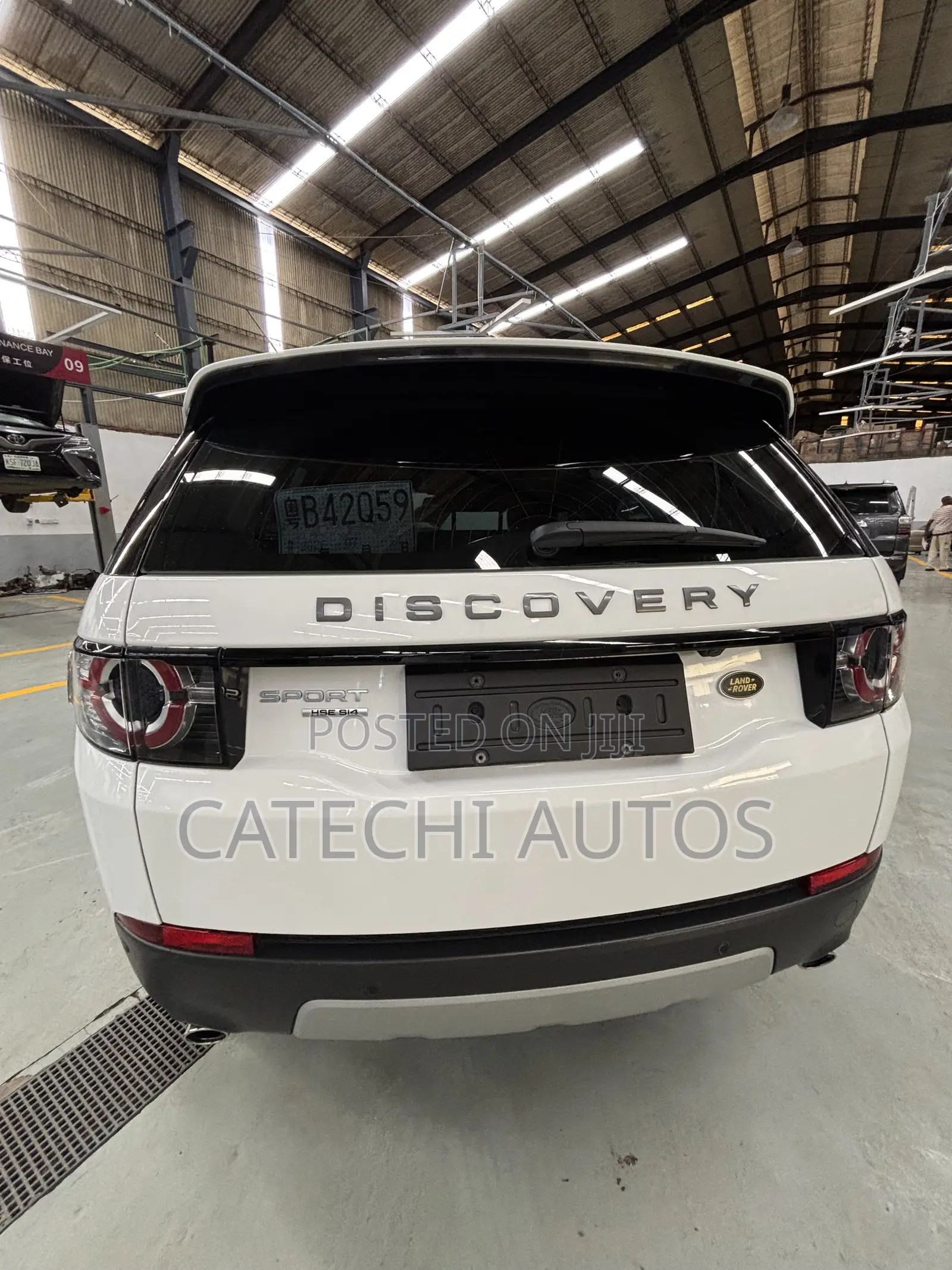 Land Rover Discovery 2015 White