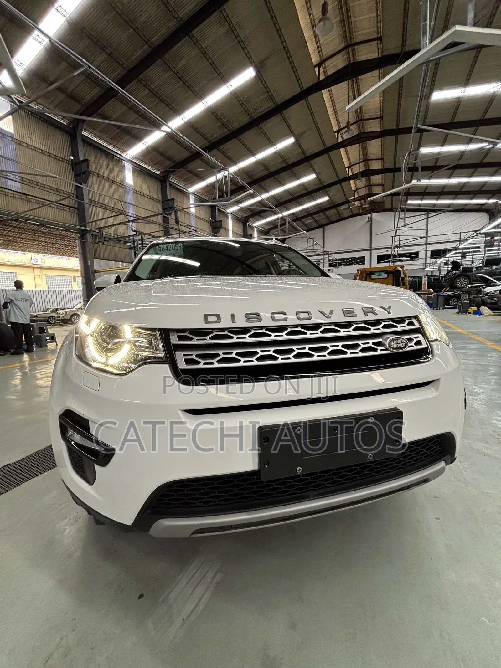 Land Rover Discovery 2015 White