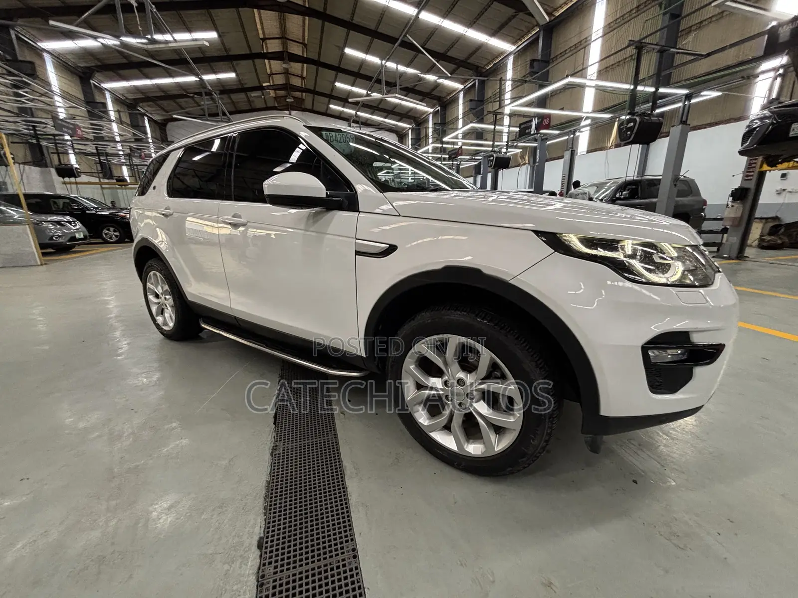 Land Rover Discovery 2015 White