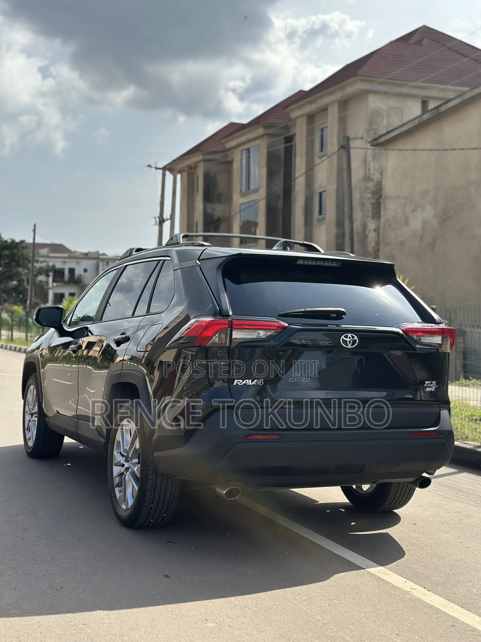 Toyota RAV4 XLE AWD 2019 Black