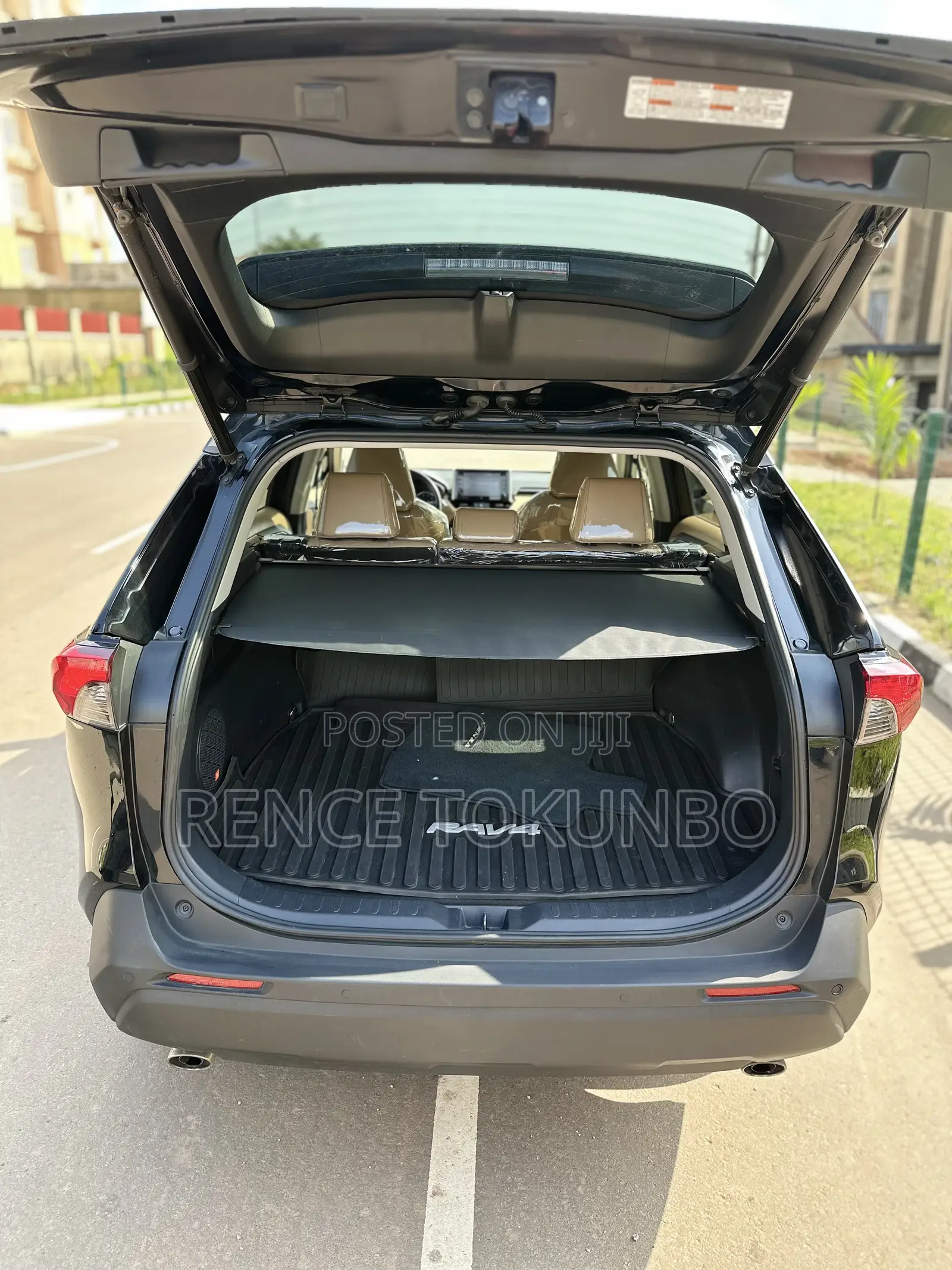 Toyota RAV4 XLE AWD 2019 Black