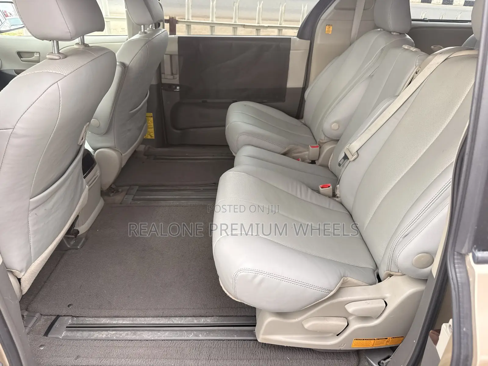 Toyota Sienna 2013 Gold