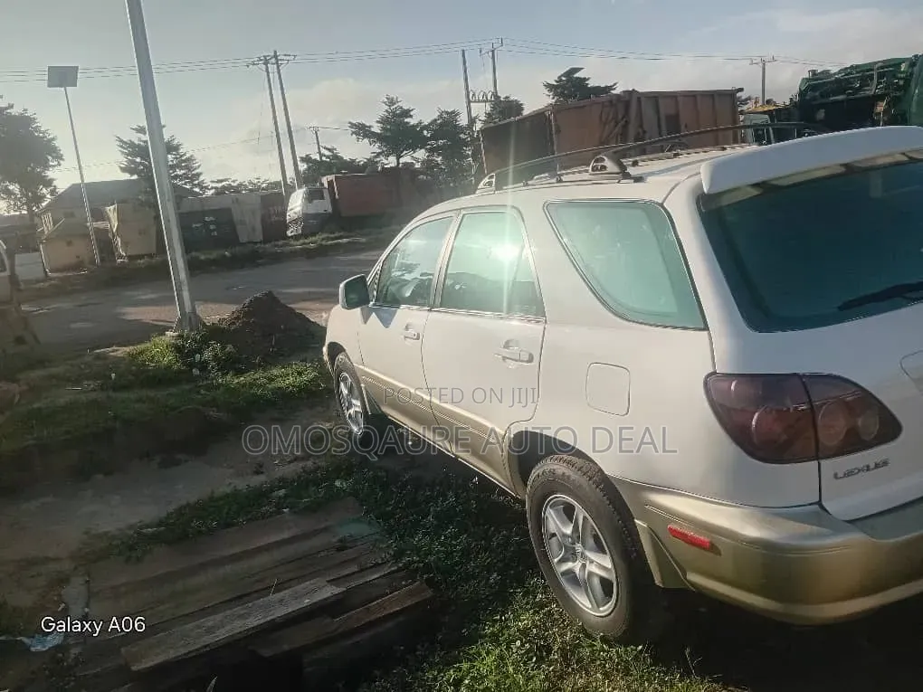 Lexus RX 2000 White