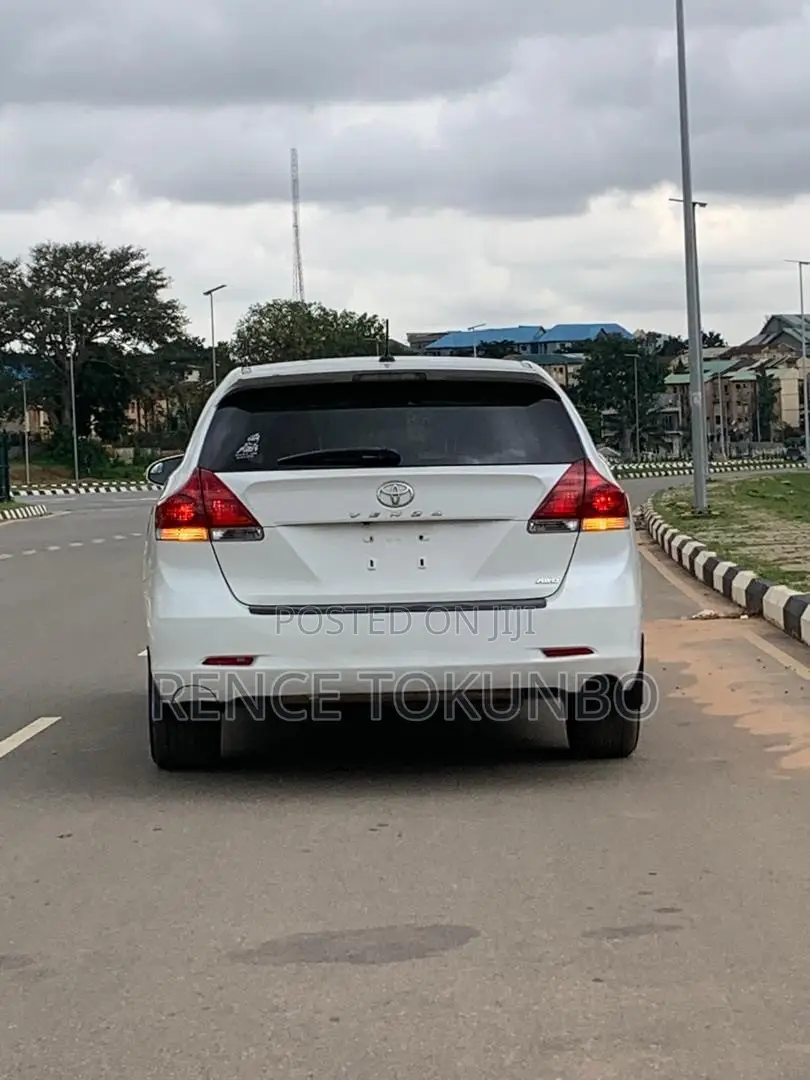 Toyota Venza LE AWD 2013 White