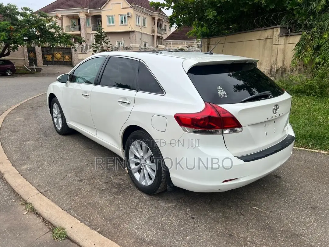 Toyota Venza LE AWD 2013 White
