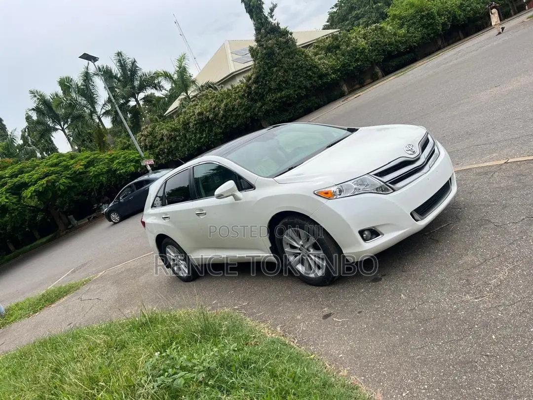 Toyota Venza LE AWD 2013 White