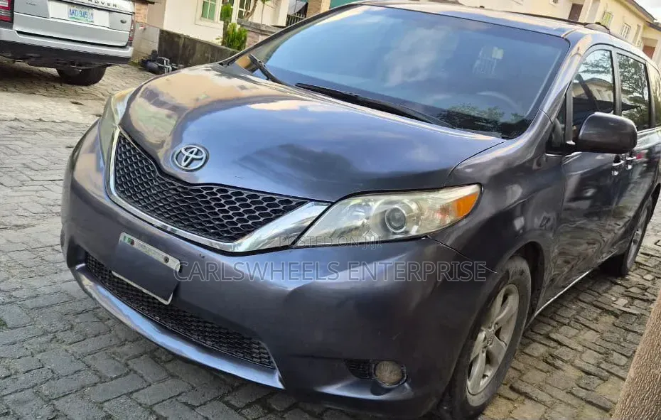 Toyota Sienna LE 8 Passenger 2012 Gray