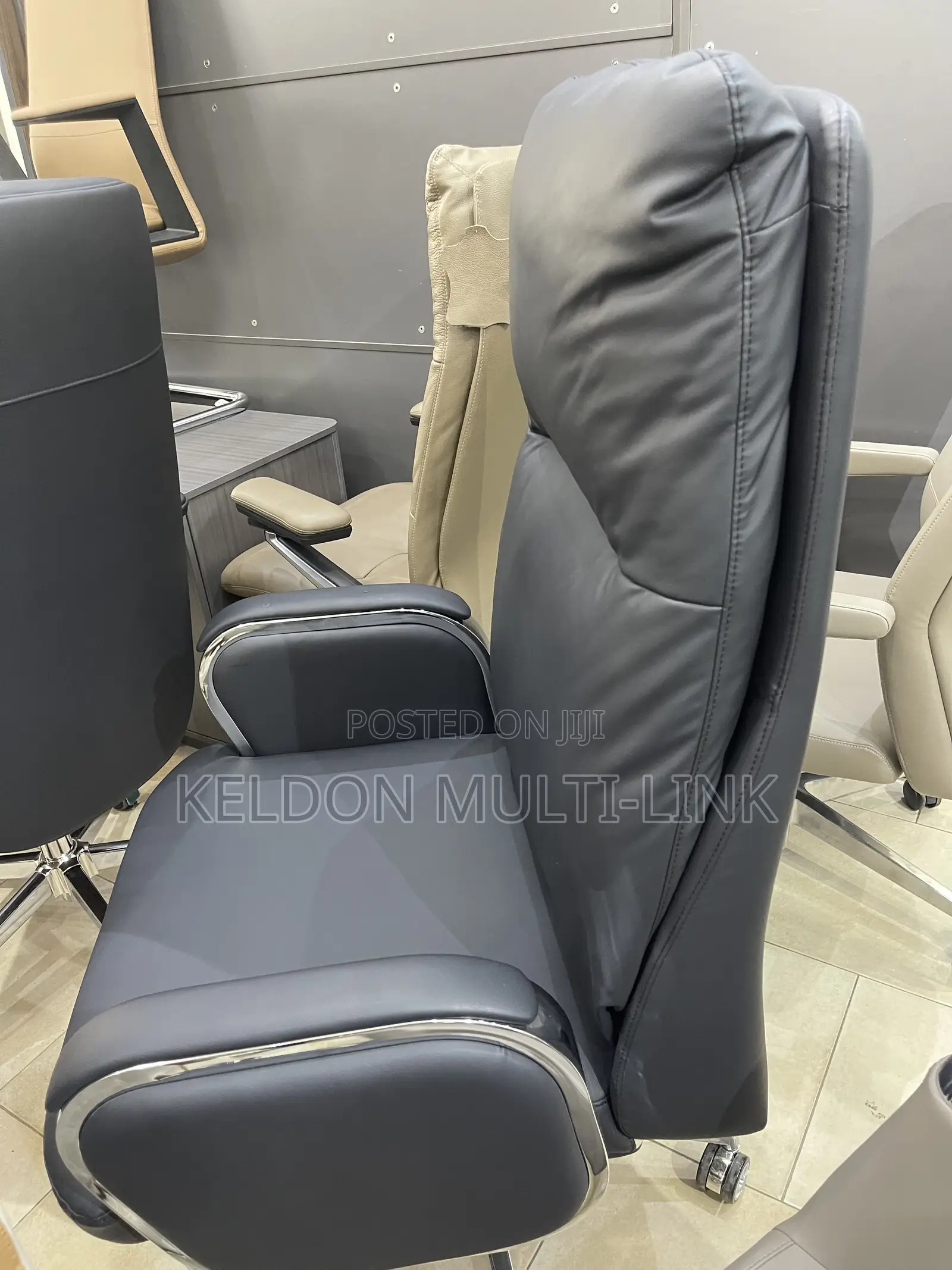 Swivel Chair /Foreign Quality Chair/Black/Brwon