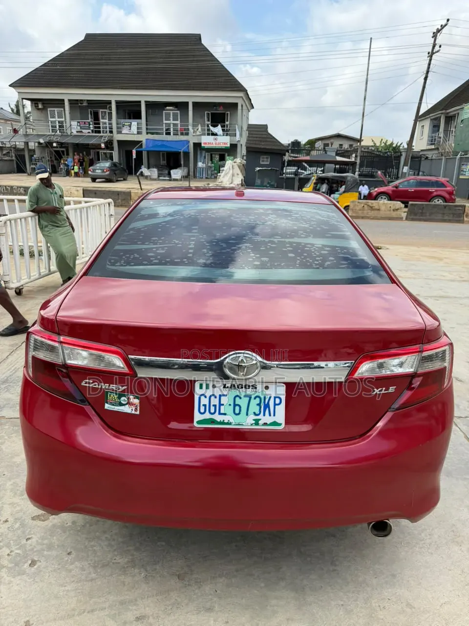 Toyota Camry XLE 4dr Sedan (2.5L 4cyl 6A) 2013 Red