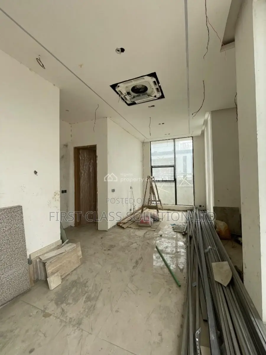 5bdrm Mansion in Pinnock Beach Estate, Osapa london for sale
