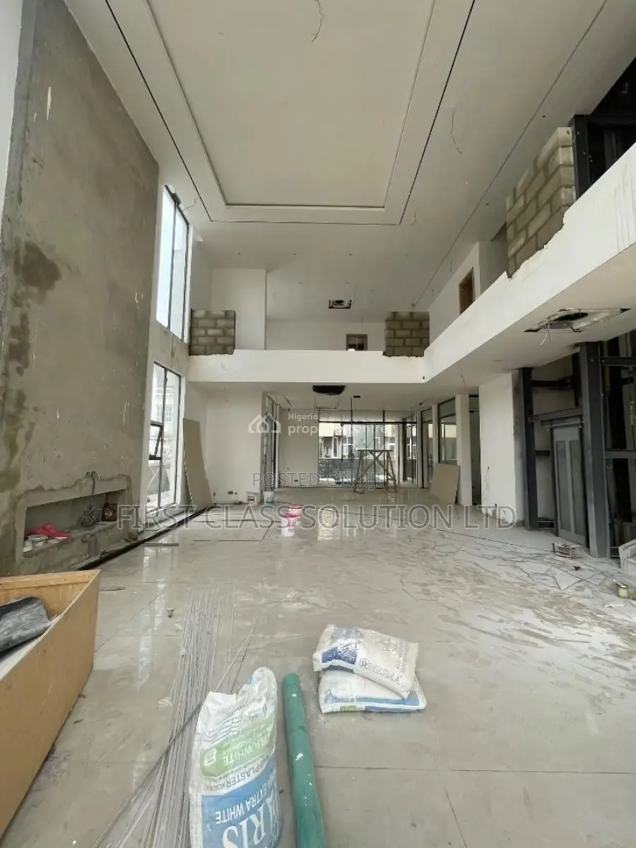 5bdrm Mansion in Pinnock Beach Estate, Osapa london for sale