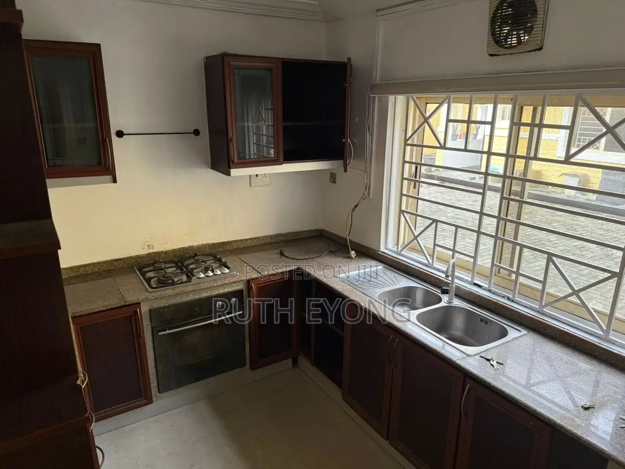 2bdrm Townhouse / Terrace in Lekki Phase 1 for rent