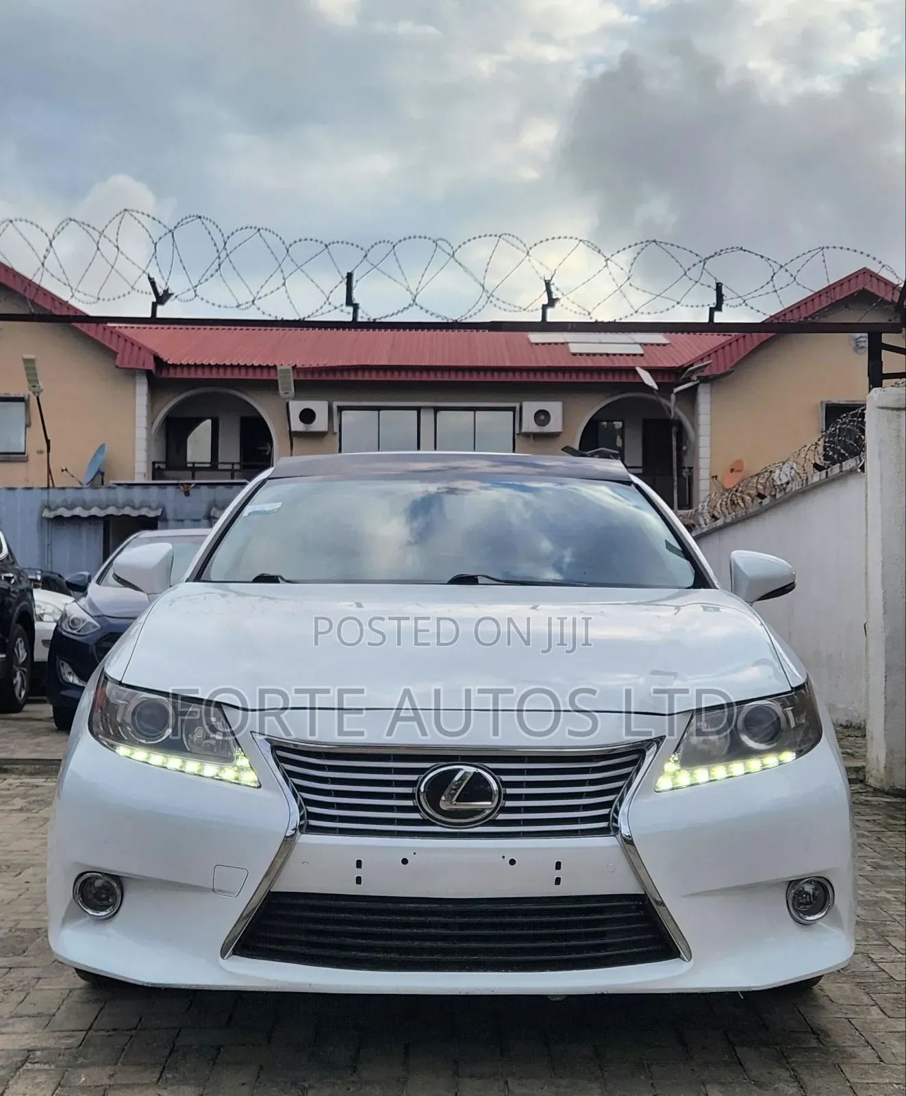 Lexus ES 350 FWD 2014 White