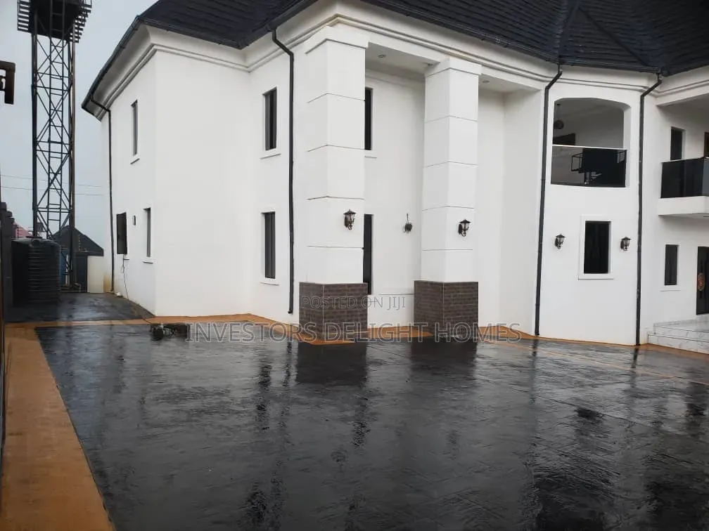 7bdrm Duplex in Oshimili North for sale