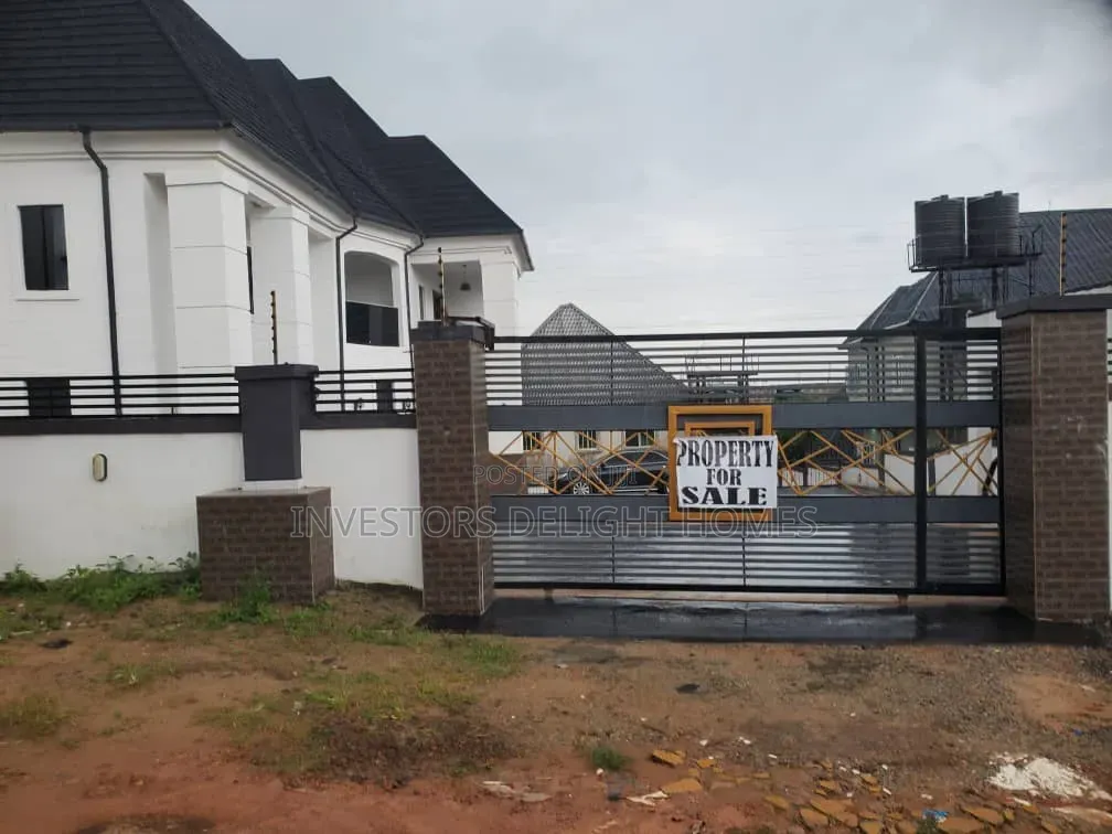 7bdrm Duplex in Oshimili North for sale