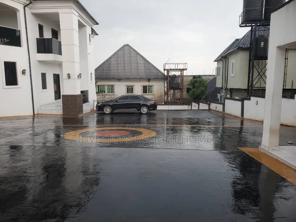 7bdrm Duplex in Oshimili North for sale