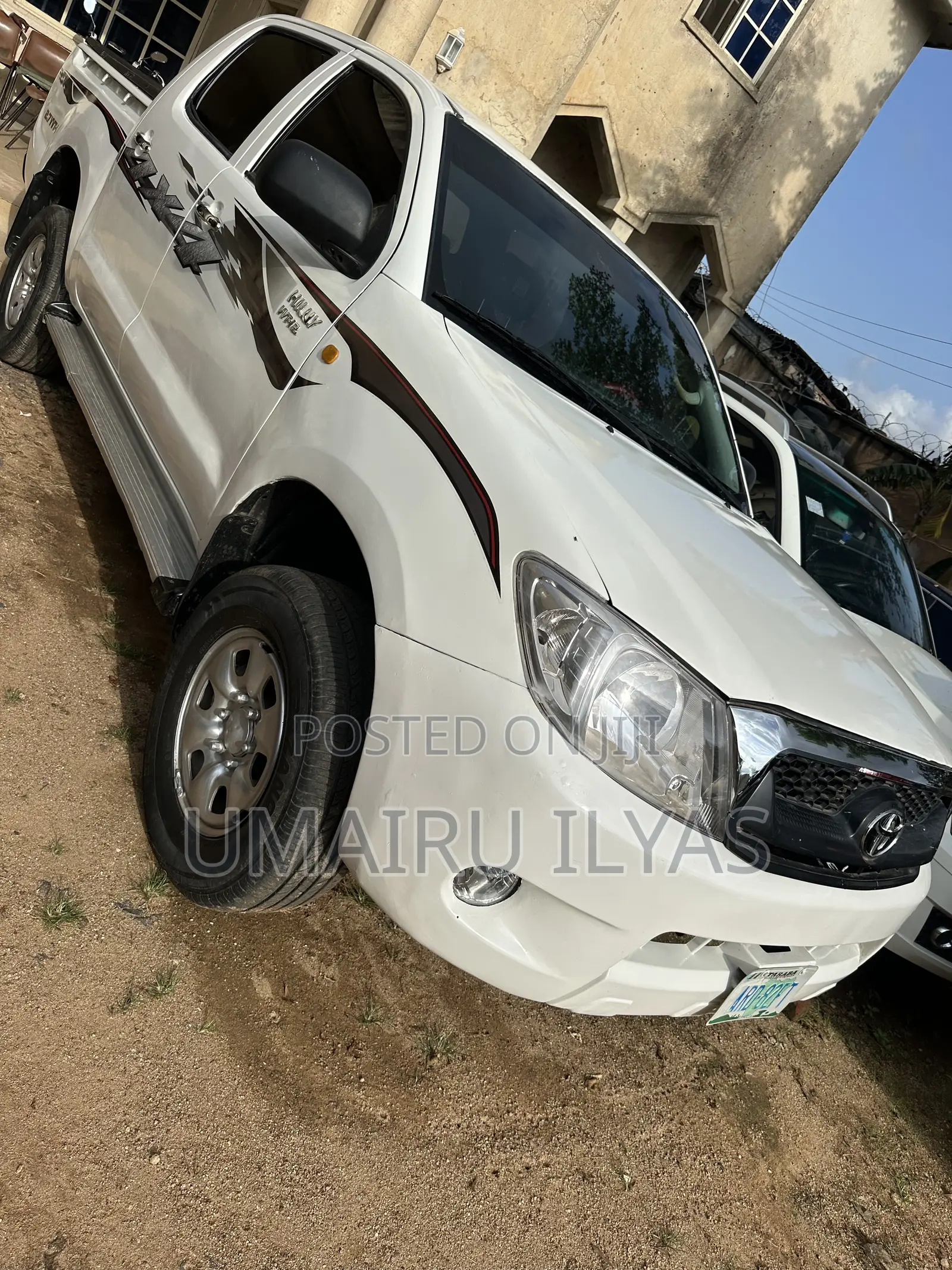 Toyota Hilux 2010 White