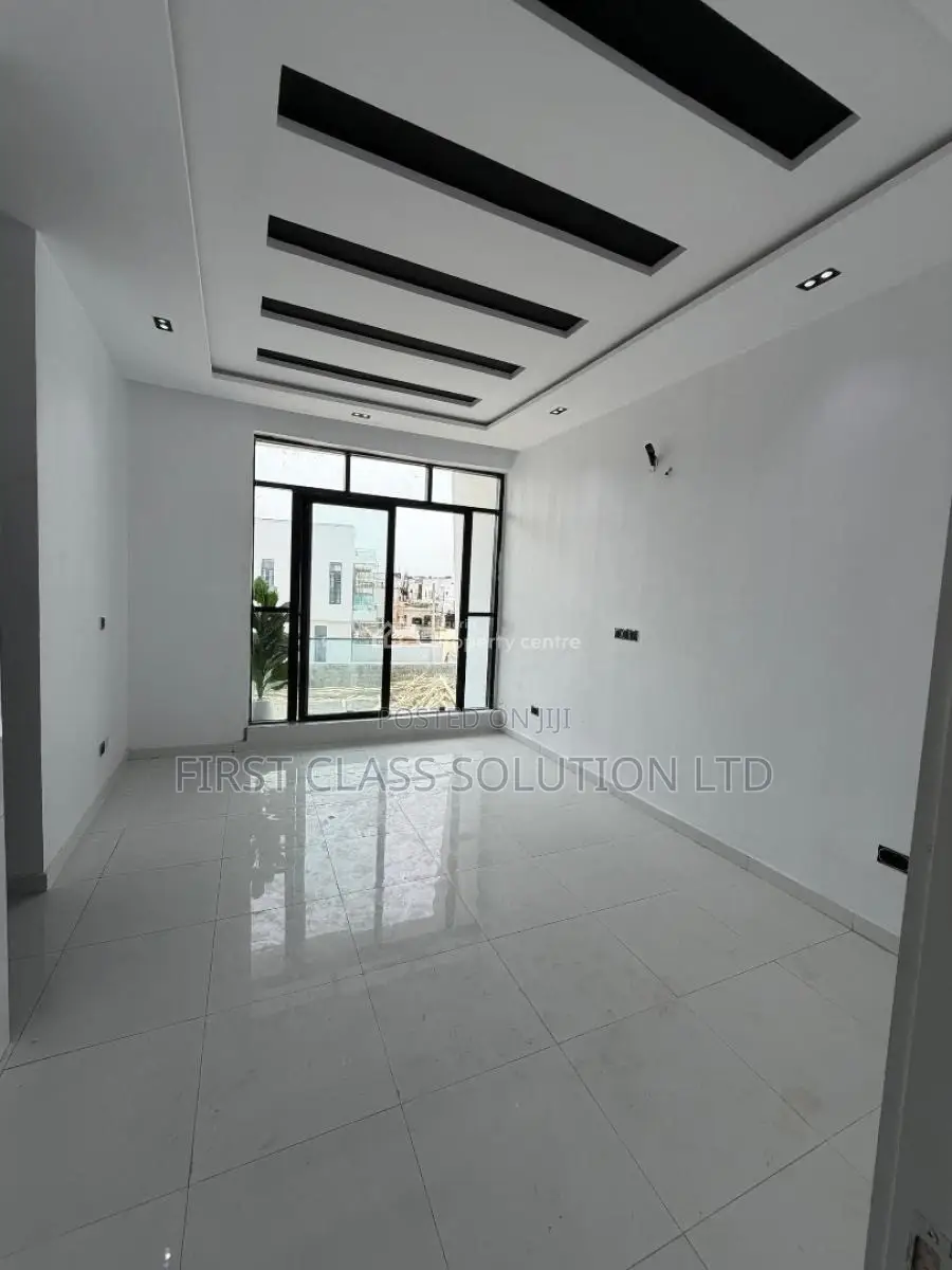 3bdrm Duplex in Ikota for sale