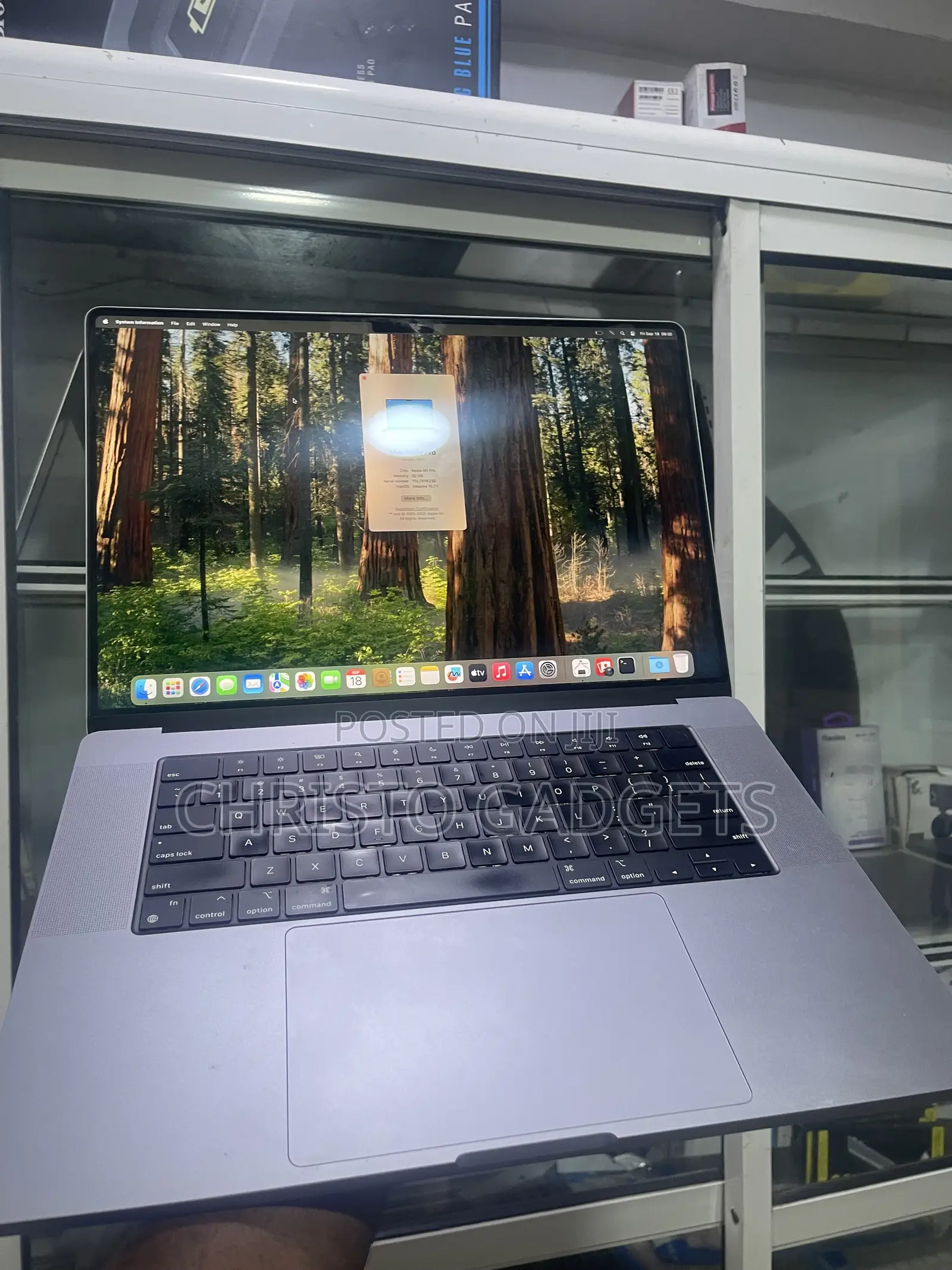 Laptop Apple MacBook Pro 2020 M1 32GB Apple M1 Pro SSD 1T