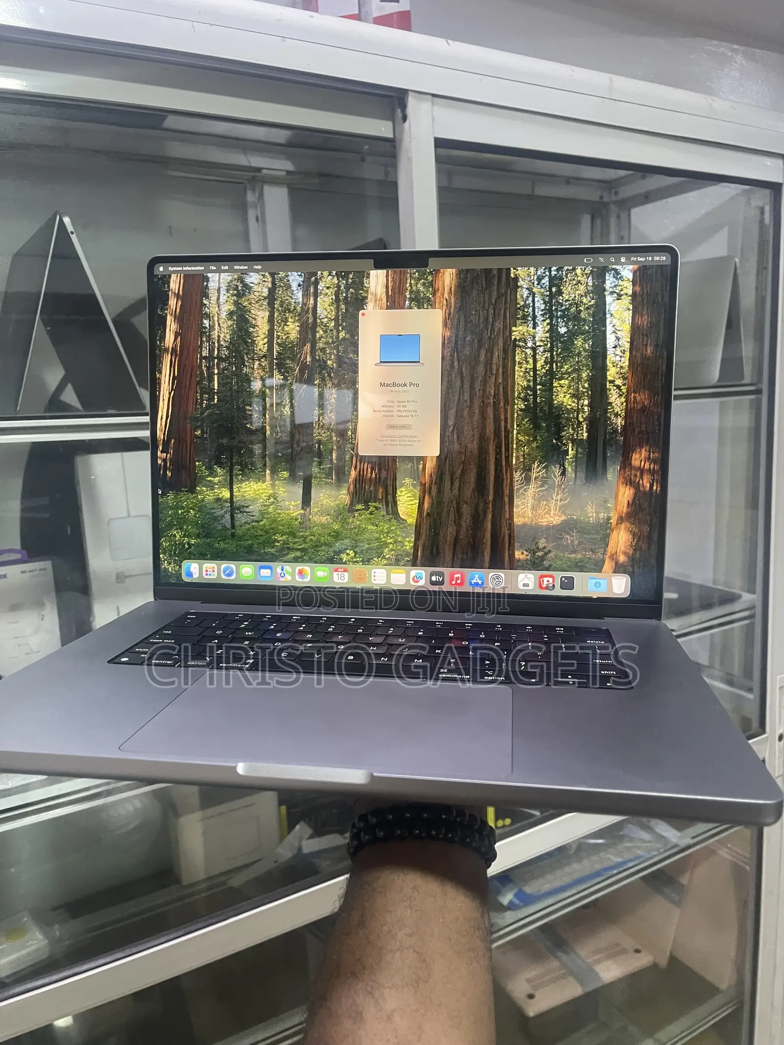 Laptop Apple MacBook Pro 2020 M1 32GB Apple M1 Pro SSD 1T