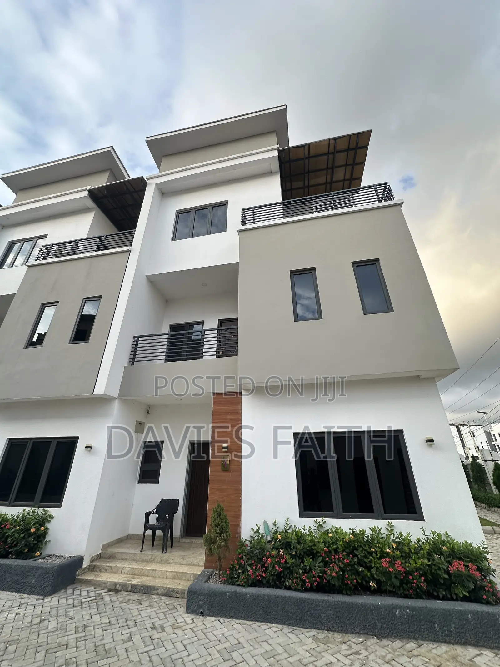 4bdrm Townhouse/Terrace in Jahi for sale
