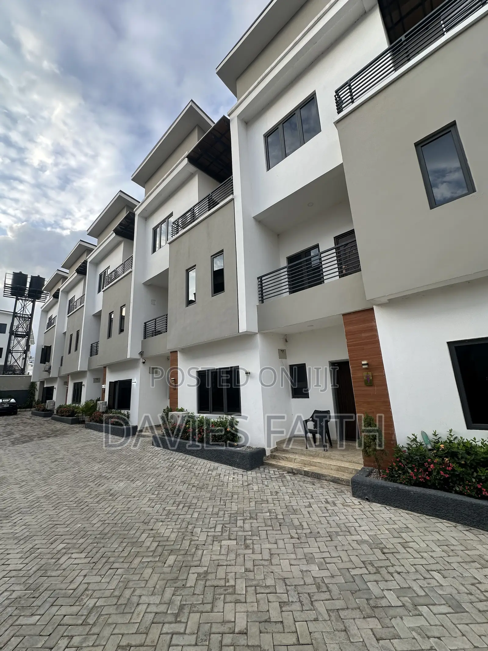 4bdrm Townhouse/Terrace in Jahi for sale