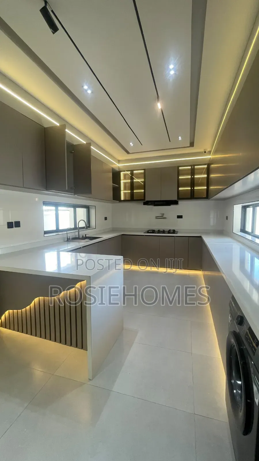 5bdrm Duplex in Lekki Phase 1 for sale