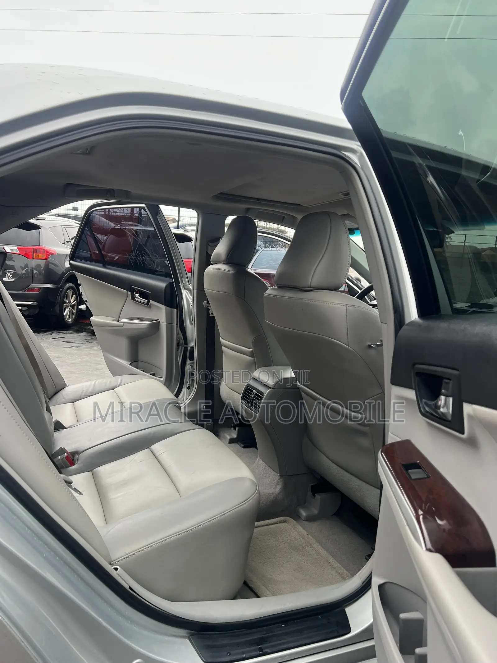 Toyota Camry XLE V6 4dr Sedan (3.5L 6cyl 6A) 2013 Silver