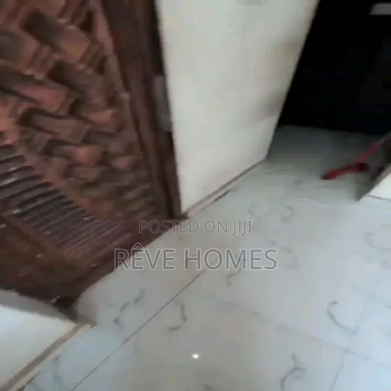 Mini Flat in CHallenge / Mushin for rent