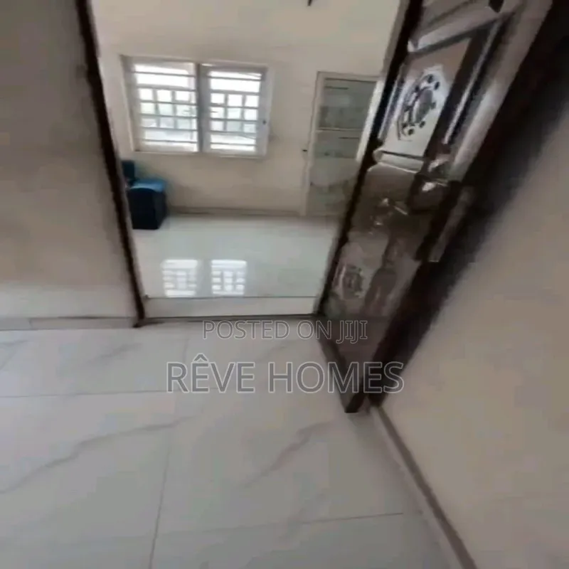 Mini Flat in CHallenge / Mushin for rent