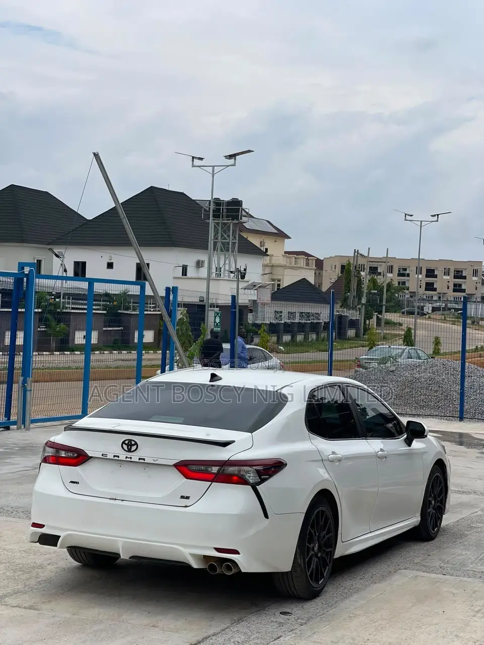 Toyota Camry SE 2023 White