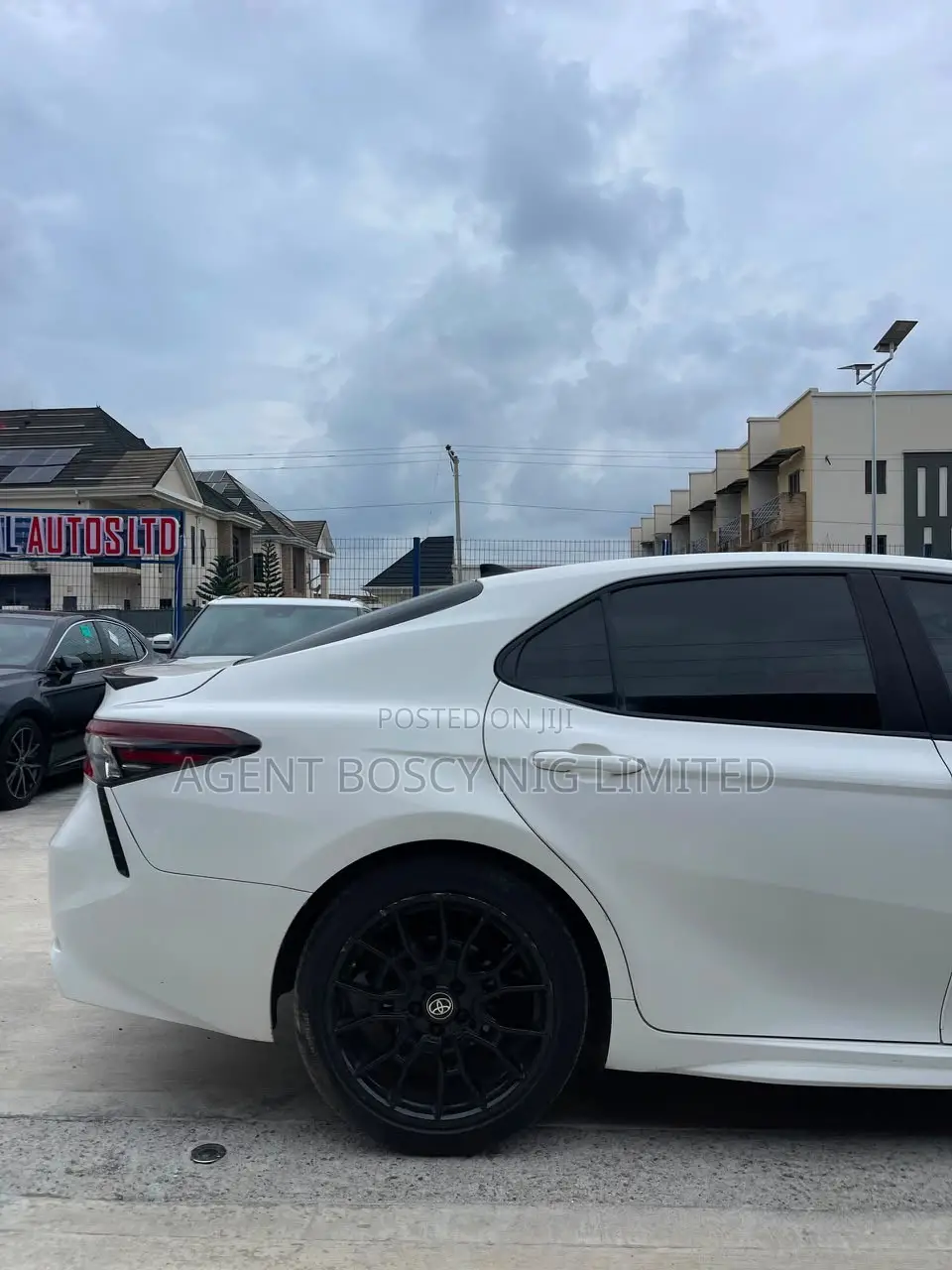 Toyota Camry SE 2023 White