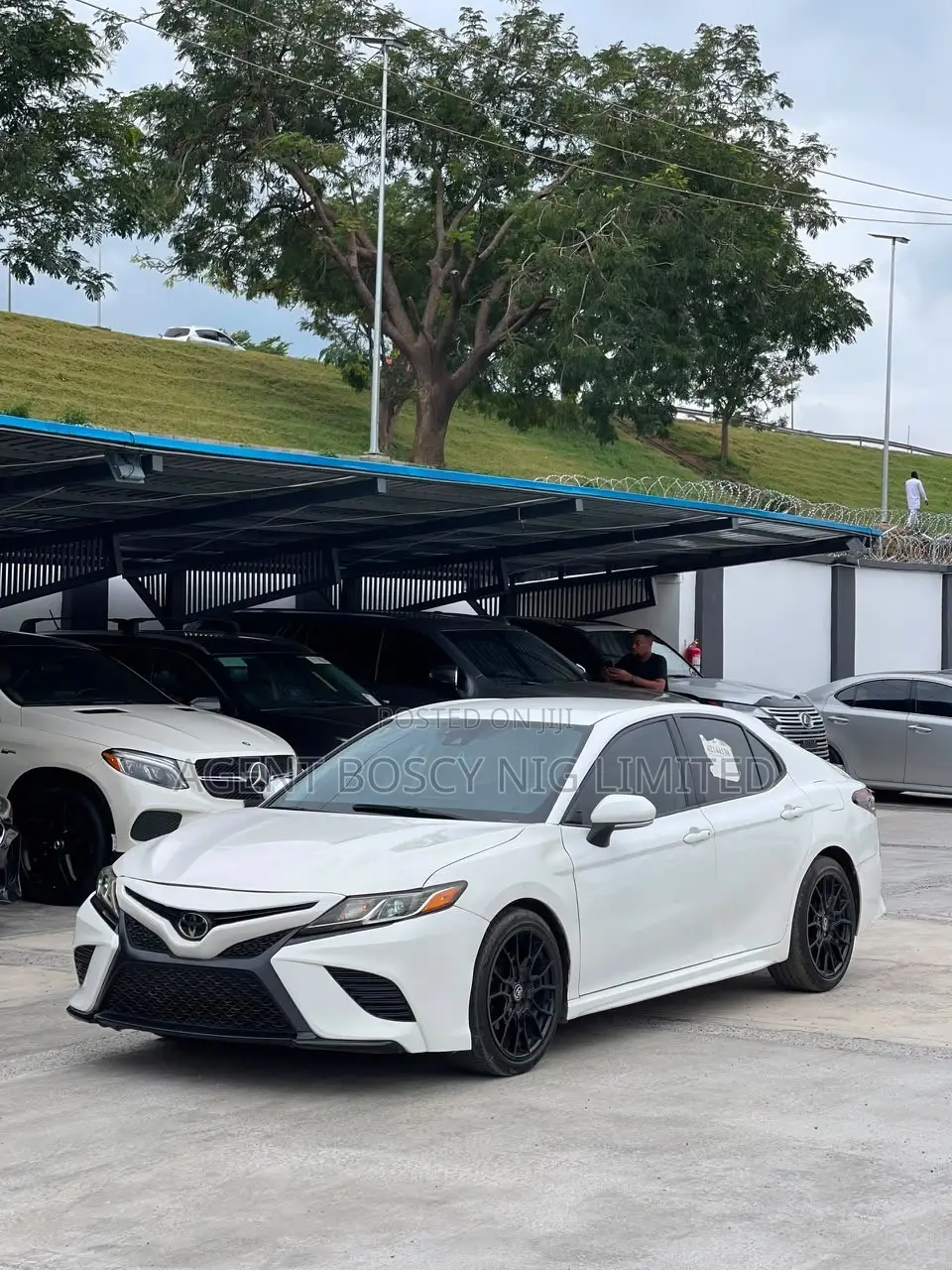 Toyota Camry SE 2023 White