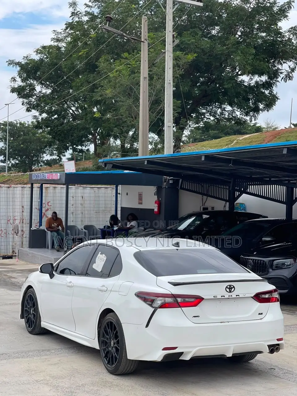 Toyota Camry SE 2023 White
