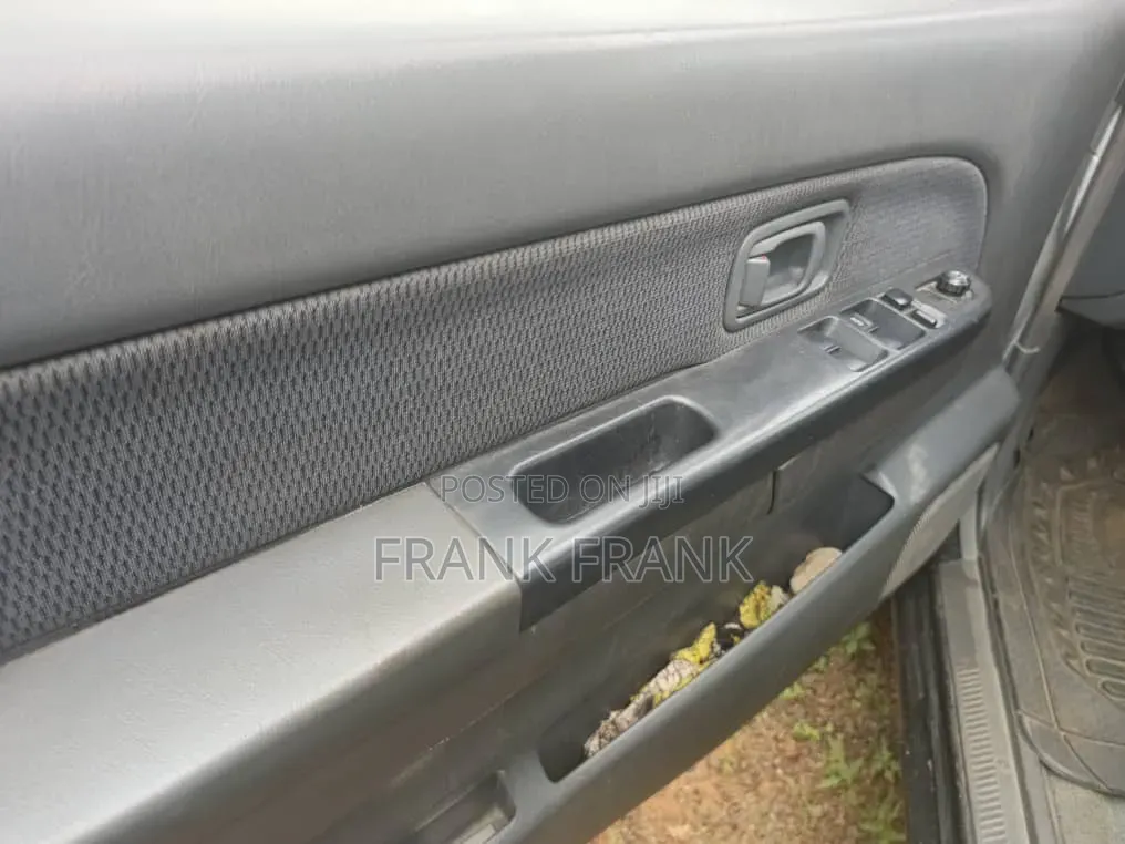 Nissan Frontier Automatic 2005 Silver