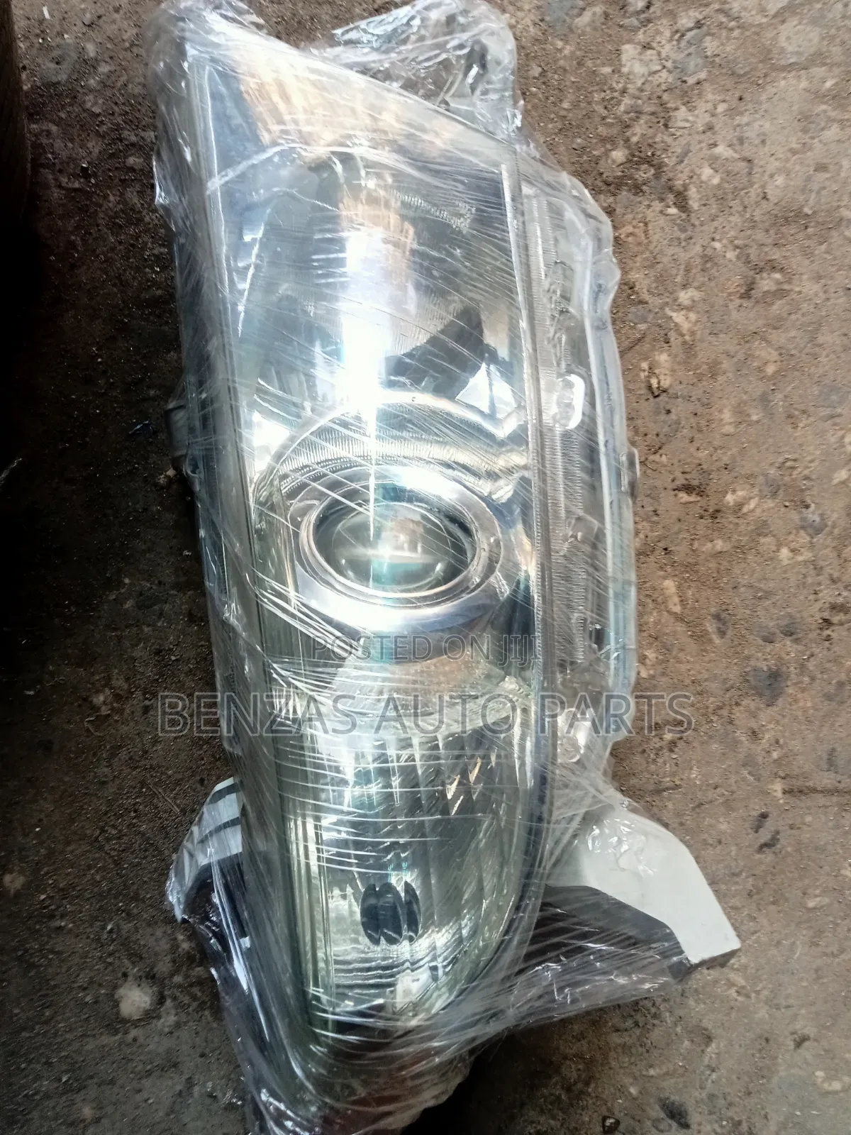 Toyota Highlander 2013 Headlight Replacement