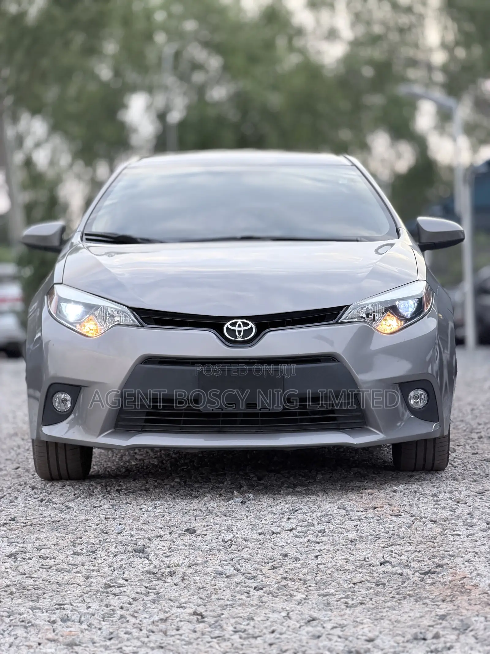 Toyota Corolla LE Premium 4dr Sedan (1.8L 4cyl CVT) 2015 Gray