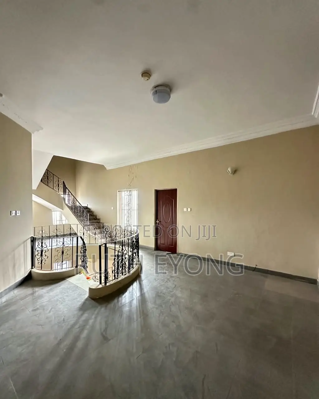 3bdrm Apartment in Off Babatunde, Lekki Phase 1 for sale