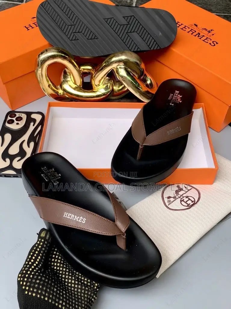 Hermès Leather Thong Sandals in Brown Black