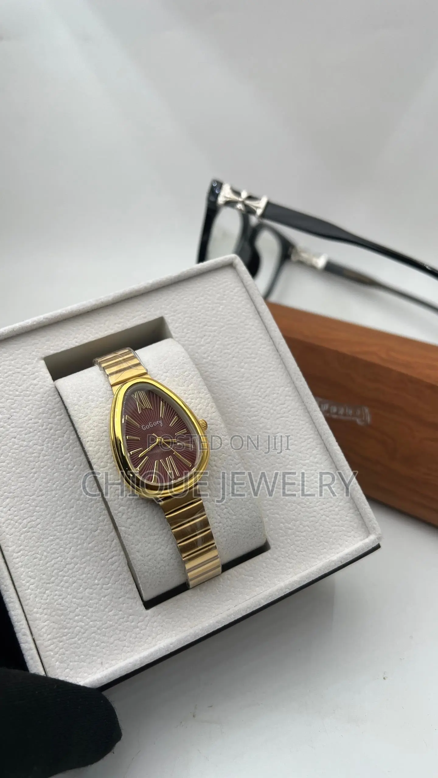 Gold Gogoey Female Watch