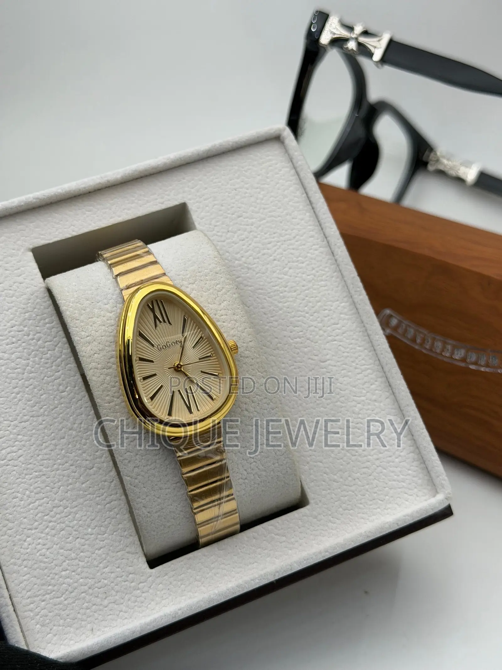 Gold Gogoey Female Watch