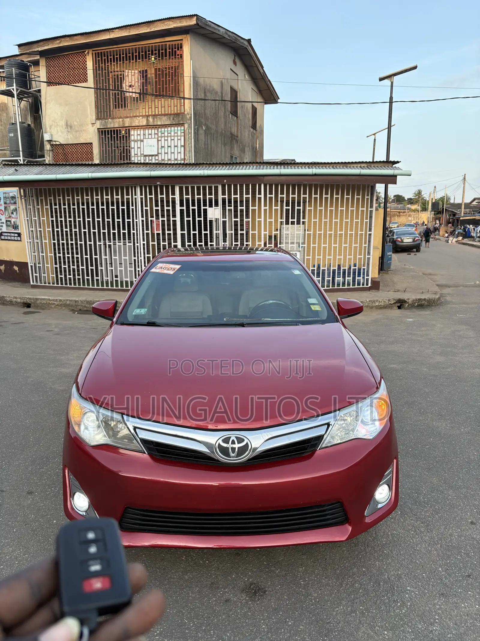 Toyota Camry XLE V6 4dr Sedan (3.5L 6cyl 6A) 2013 Red