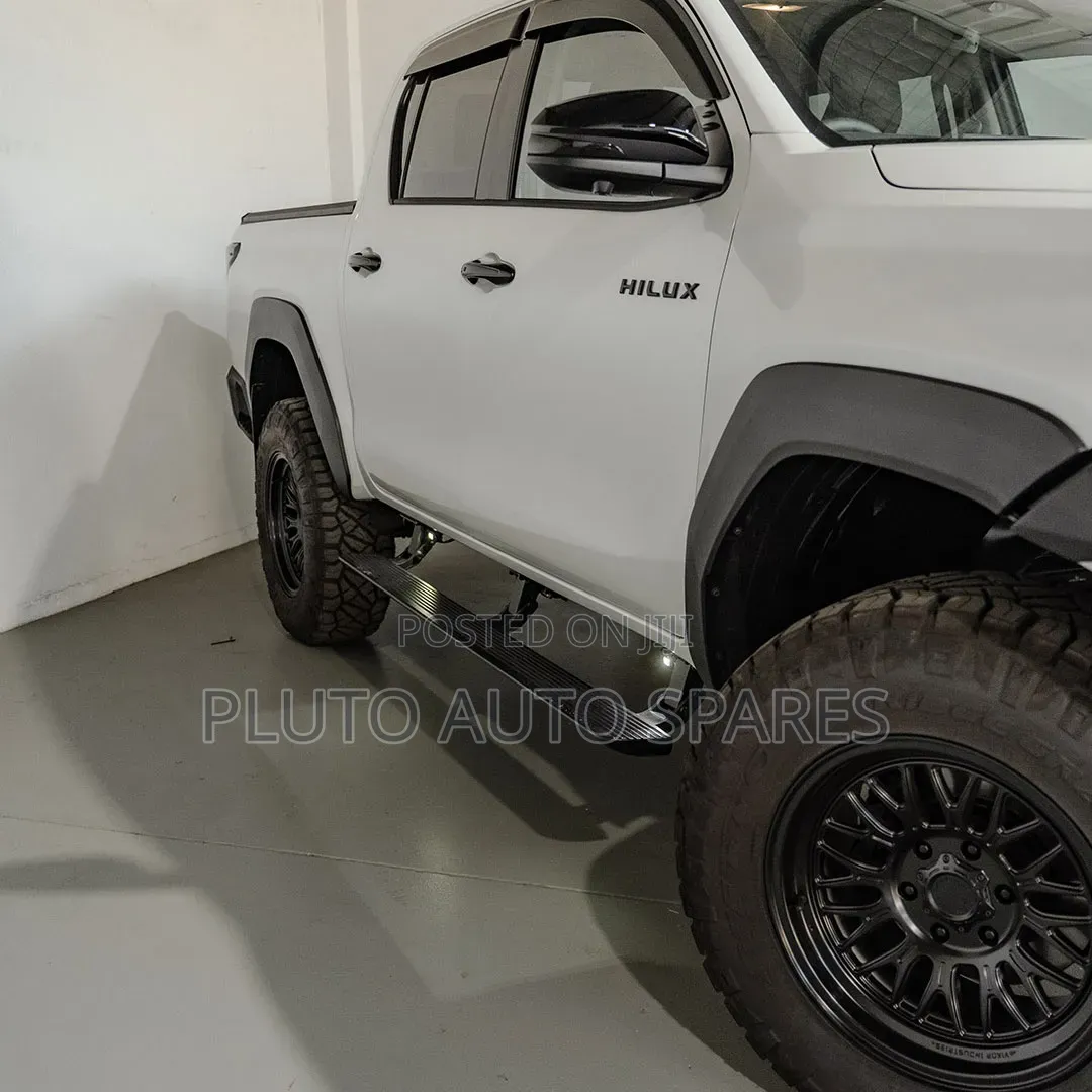 2026 Hilux Automatic (Electric) Side Step