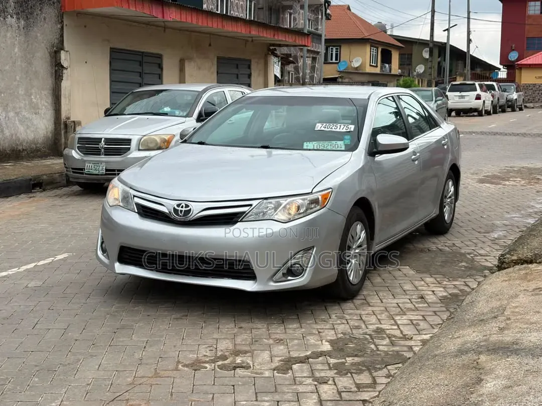 Toyota Camry LE 4dr Sedan (2.5L 4cyl 6A) 2013 Silver