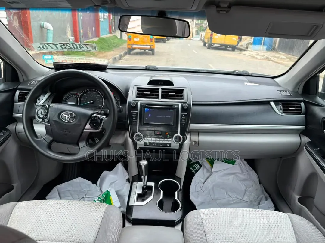 Toyota Camry LE 4dr Sedan (2.5L 4cyl 6A) 2013 Silver
